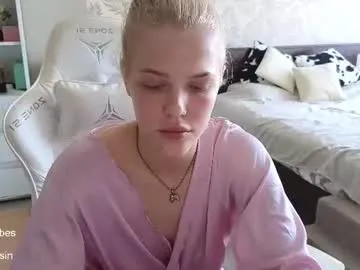 maya_blonde18 room preview